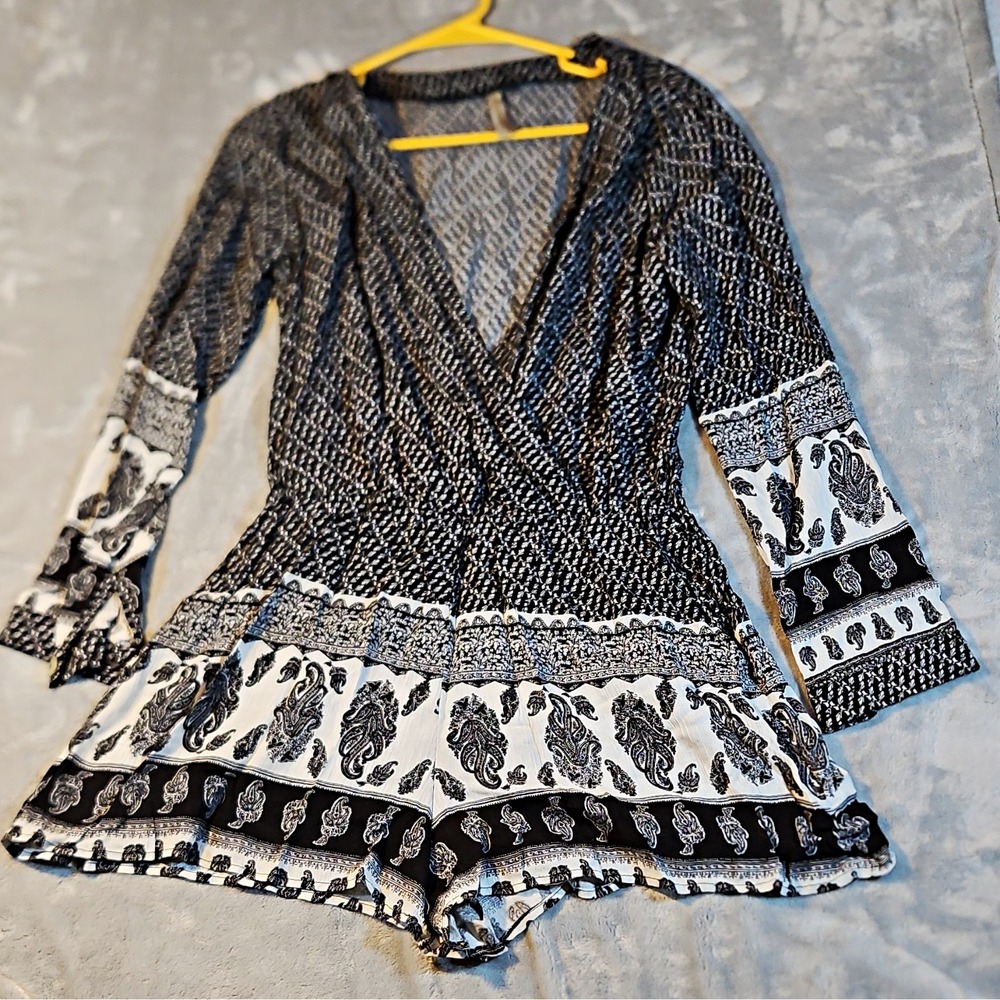Show Me Your Mumu Romper One-Piece Black White Paisley V-Neck Bell Sleeve M